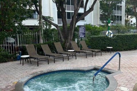 Copropriété à louer à Aventura, Floride: 2 chambres, 109.72 m2 № 1997156 - photo 25