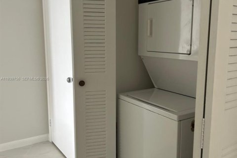 Copropriété à louer à Aventura, Floride: 2 chambres, 109.72 m2 № 1997156 - photo 13