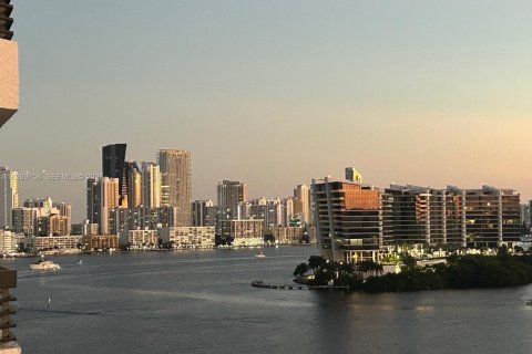 Copropriété à louer à Aventura, Floride: 2 chambres, 109.72 m2 № 1997156 - photo 3