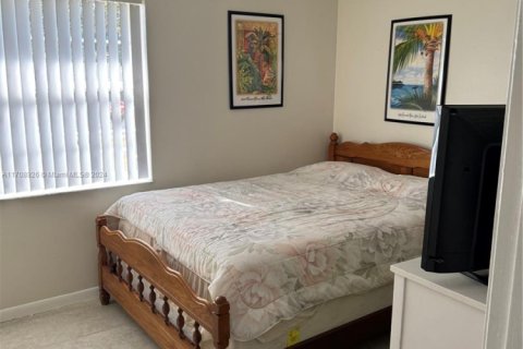 House in Homestead, Florida 4 bedrooms, 144.28 sq.m. № 1860135 - photo 12