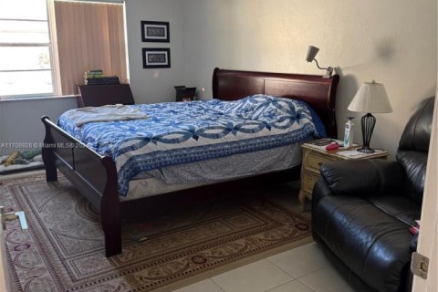 House in Homestead, Florida 4 bedrooms, 144.28 sq.m. № 1860135 - photo 14