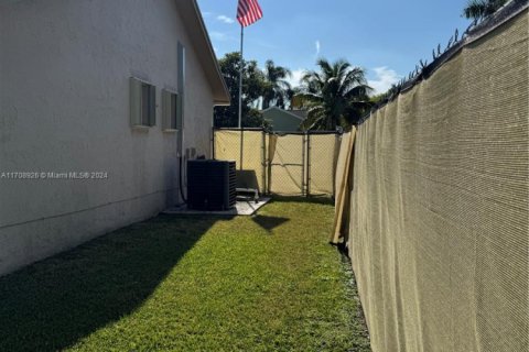 House in Homestead, Florida 4 bedrooms, 144.28 sq.m. № 1860135 - photo 25