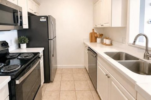 Condo in Gainesville, Florida, 4 bedrooms  № 2321038 - photo 7
