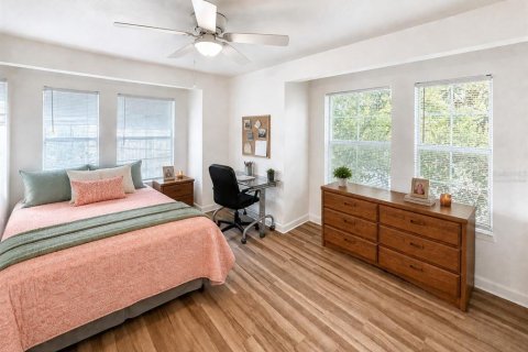 Condo in Gainesville, Florida, 4 bedrooms  № 2321038 - photo 16