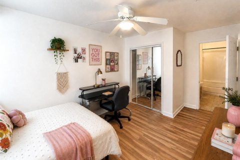 Condo in Gainesville, Florida, 4 bedrooms  № 2321038 - photo 13