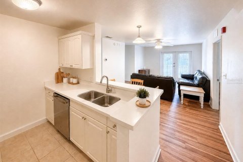Condo in Gainesville, Florida, 4 bedrooms  № 2321038 - photo 4