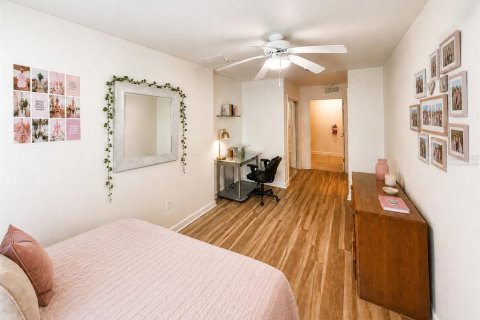 Condo in Gainesville, Florida, 4 bedrooms  № 2321038 - photo 10