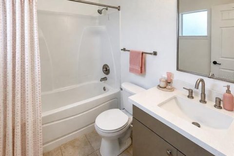 Condo in Gainesville, Florida, 4 bedrooms  № 2321038 - photo 23