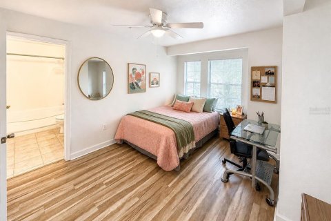 Condo in Gainesville, Florida, 4 bedrooms  № 2321038 - photo 17