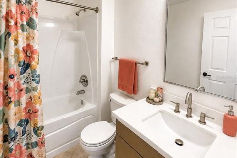 Condo in Gainesville, Florida, 4 bedrooms  № 2321038 - photo 19
