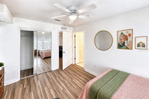 Condo in Gainesville, Florida, 4 bedrooms  № 2321038 - photo 18