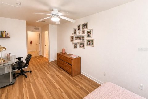 Condo in Gainesville, Florida, 4 bedrooms  № 2321038 - photo 9