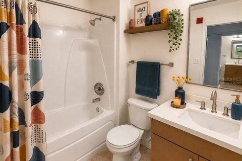 Condo in Gainesville, Florida, 4 bedrooms  № 2321038 - photo 11