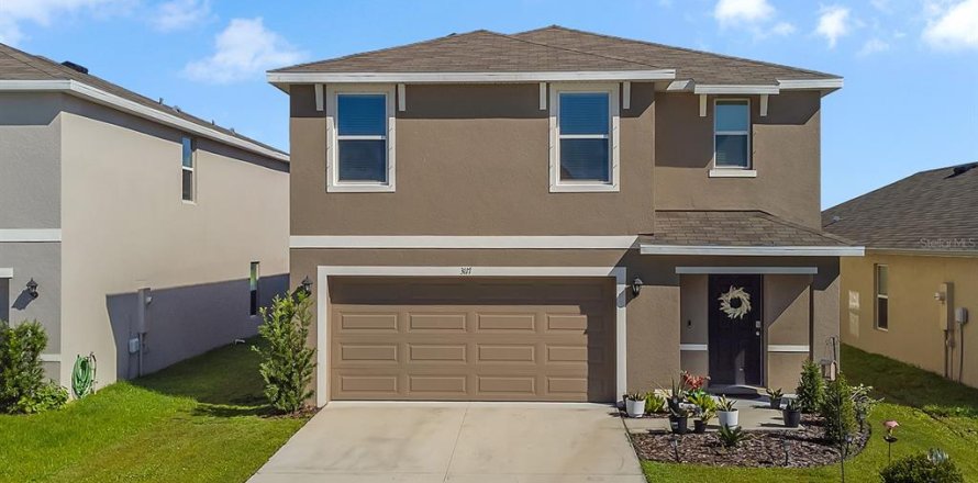 House in Bradenton, Florida 5 bedrooms, 225.57 sq.m. № 2122031