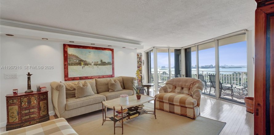 Кондоминиум с 2 спальнями в Майами, Флорида № 2017728