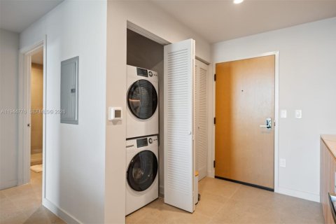 Condominio en venta en Miami, Florida, 1 dormitorio, 55.74 m2 № 2001385 - foto 9
