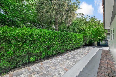 Immobilier commercial à vendre à Coral Springs, Floride: 296.82 m2 № 2248392 - photo 9