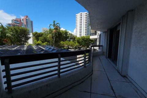 Condominio en venta en Aventura, Florida, 2 dormitorios, 109.72 m2 № 1887892 - foto 15