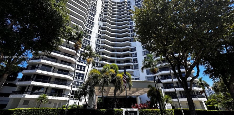 Condominio en Aventura, Florida, 2 dormitorios  № 1887892