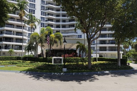 Condominio en venta en Aventura, Florida, 2 dormitorios, 109.72 m2 № 1887892 - foto 2