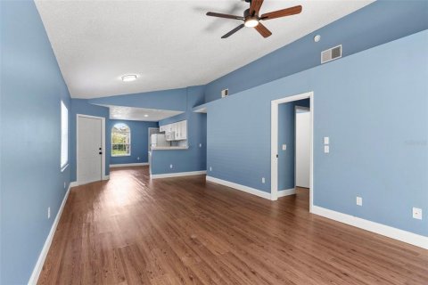 House in Orlando, Florida 3 bedrooms, 107.21 sq.m. № 2195555 - photo 6