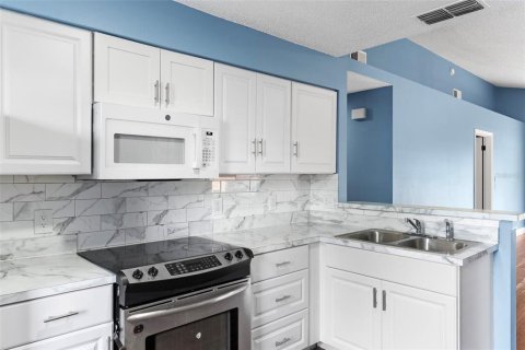 House in Orlando, Florida 3 bedrooms, 107.21 sq.m. № 2195555 - photo 8