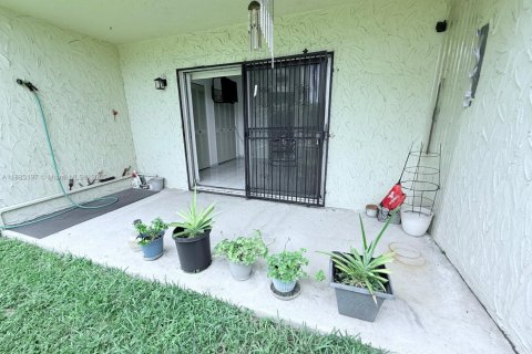 Купить кондоминиум в Майами, Флорида 1 спальня, 50.72м2, № 1929914 - фото 14