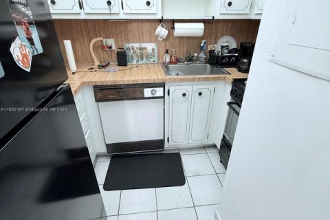 Купить кондоминиум в Майами, Флорида 1 спальня, 50.72м2, № 1929914 - фото 4