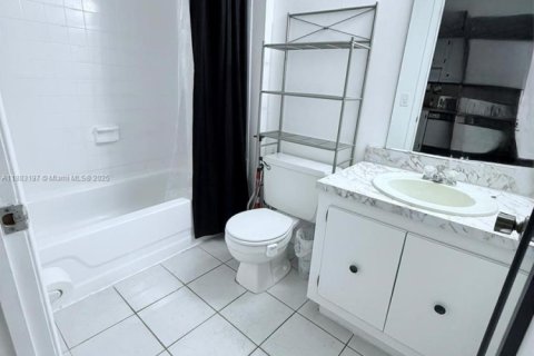 Купить кондоминиум в Майами, Флорида 1 спальня, 50.72м2, № 1929914 - фото 3