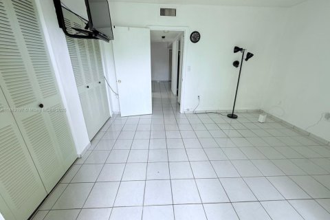 Купить кондоминиум в Майами, Флорида 1 спальня, 50.72м2, № 1929914 - фото 5