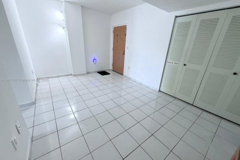 Купить кондоминиум в Майами, Флорида 1 спальня, 50.72м2, № 1929914 - фото 9