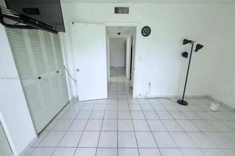 Купить кондоминиум в Майами, Флорида 1 спальня, 50.72м2, № 1929914 - фото 11