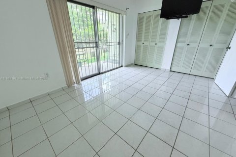 Купить кондоминиум в Майами, Флорида 1 спальня, 50.72м2, № 1929914 - фото 8