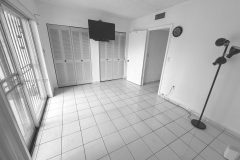 Купить кондоминиум в Майами, Флорида 1 спальня, 50.72м2, № 1929914 - фото 7