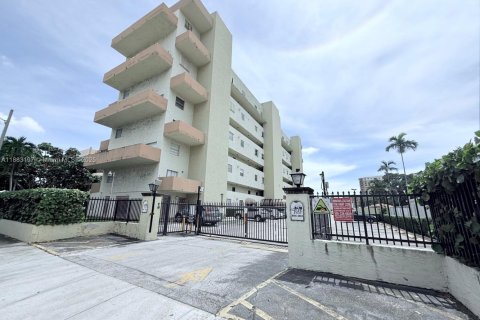 Купить кондоминиум в Майами, Флорида 1 спальня, 50.72м2, № 1929914 - фото 1