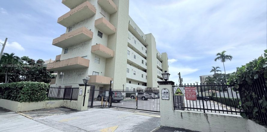 Кондоминиум с 1 спальней в Майами, Флорида № 1929914