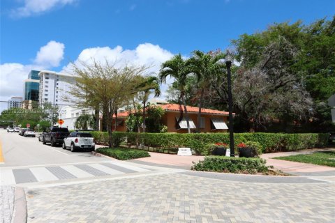 House in Coral Gables, Florida 3 bedrooms, 116.59 sq.m. № 1868475 - photo 7