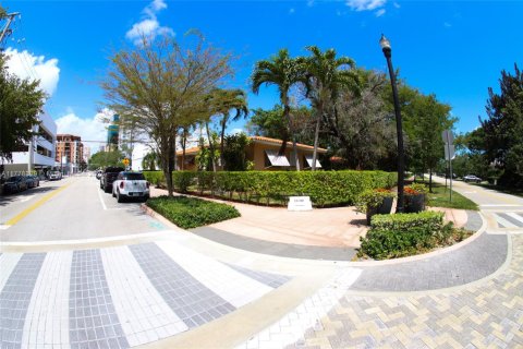 House in Coral Gables, Florida 3 bedrooms, 116.59 sq.m. № 1868475 - photo 6