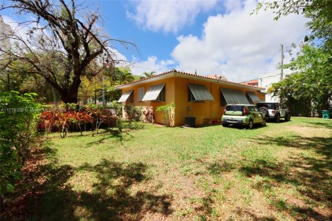 House in Coral Gables, Florida 3 bedrooms, 116.59 sq.m. № 1868475 - photo 19
