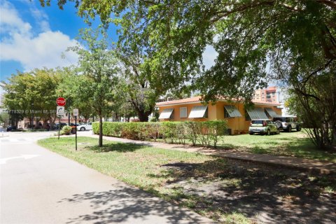House in Coral Gables, Florida 3 bedrooms, 116.59 sq.m. № 1868475 - photo 18