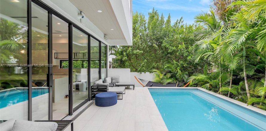 Casa en Miami Beach, Florida 5 dormitorios, 264.03 m2 № 1863442