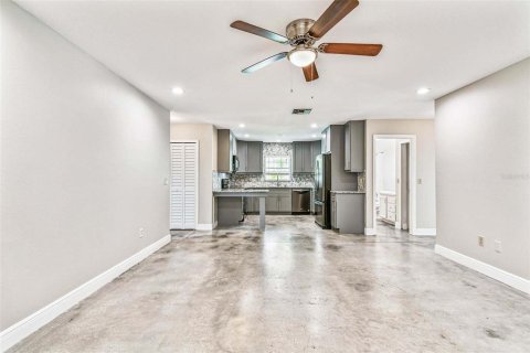 House in Saint Petersburg, Florida 6 bedrooms, 268.86 sq.m. № 1914770 - photo 27