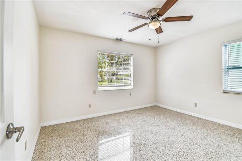 House in Saint Petersburg, Florida 6 bedrooms, 268.86 sq.m. № 1914770 - photo 18