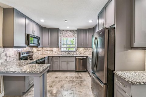 House in Saint Petersburg, Florida 6 bedrooms, 268.86 sq.m. № 1914770 - photo 30