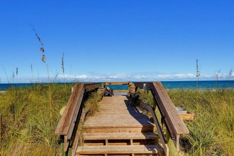 Townhouse in Flagler Beach, Florida 2 bedrooms, 110 sq.m. № 2420460 - photo 8