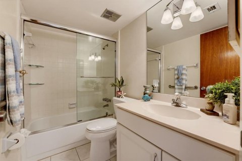 Townhouse in Flagler Beach, Florida 2 bedrooms, 110 sq.m. № 2420460 - photo 20