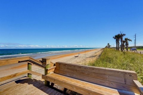 Townhouse in Flagler Beach, Florida 2 bedrooms, 110 sq.m. № 2420460 - photo 7