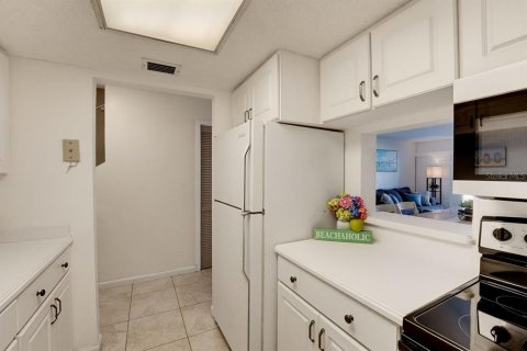 Townhouse in Flagler Beach, Florida 2 bedrooms, 110 sq.m. № 2420460 - photo 14