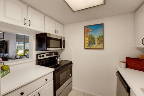 Townhouse in Flagler Beach, Florida 2 bedrooms, 110 sq.m. № 2420460 - photo 15