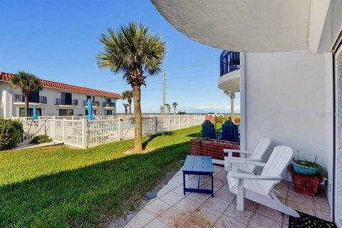Townhouse in Flagler Beach, Florida 2 bedrooms, 110 sq.m. № 2420460 - photo 4